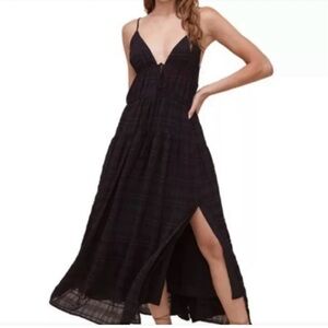 ASTR MAXI DRESS IN BLACK